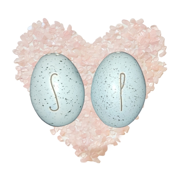 Salt Pepper Shakers - Picture 3 of 3